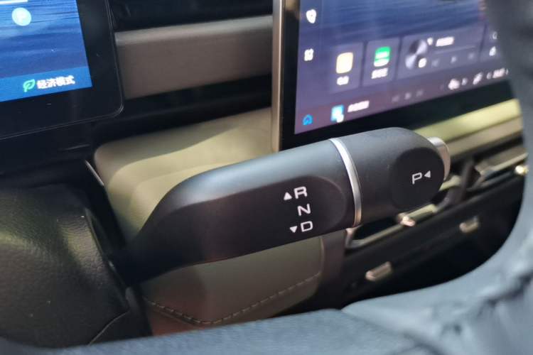 Used Baojun Spark EUV 2026 301km Flagship Edition Gear Lever