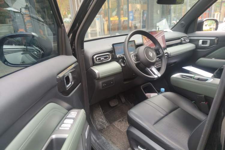 Used Baojun Spark EUV 2026 301km Flagship Edition Interior 3