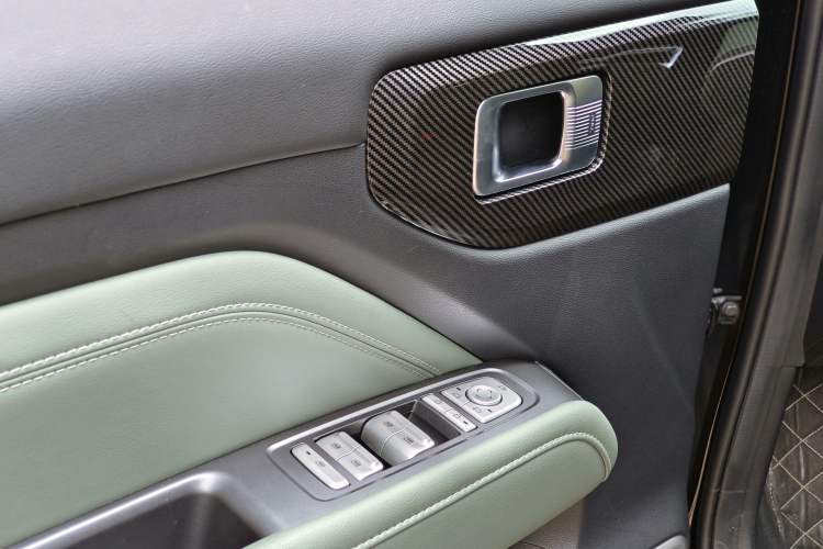 Used Baojun Spark EUV 2026 301km Flagship Edition Interior 8
