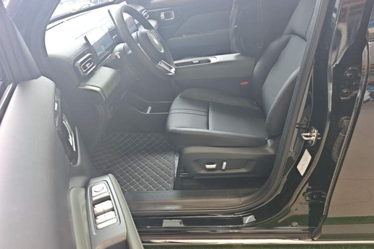 Used Baojun Spark EUV 2026 Model 301km Coffee Entrepreneur Edition Left Front Seat