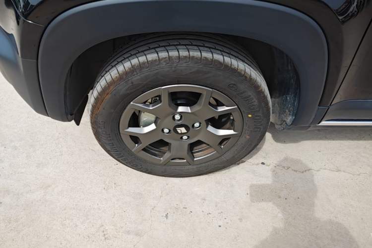 Used Baojun Spark EUV 2026 301km Flagship Edition Left Front Wheel Hub