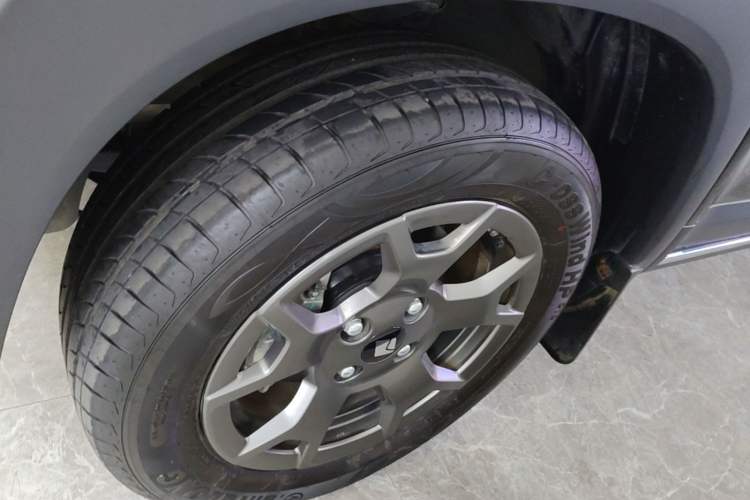 Used Baojun Spark EUV 2026 301km Flagship Edition Left Front Wheel Hub