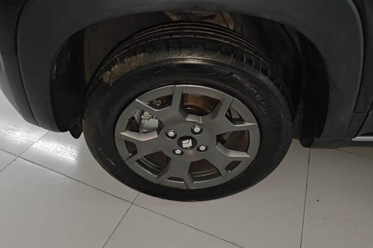 Used Baojun Spark EUV 2026 Model 401km Flagship Edition Left Front Wheel Hub