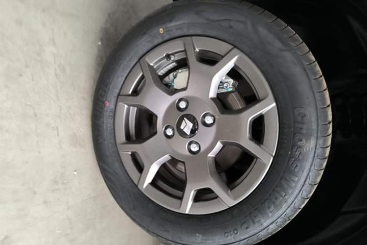 Used Baojun Spark EUV 2026 301km Flagship Edition Left Front Wheel Hub