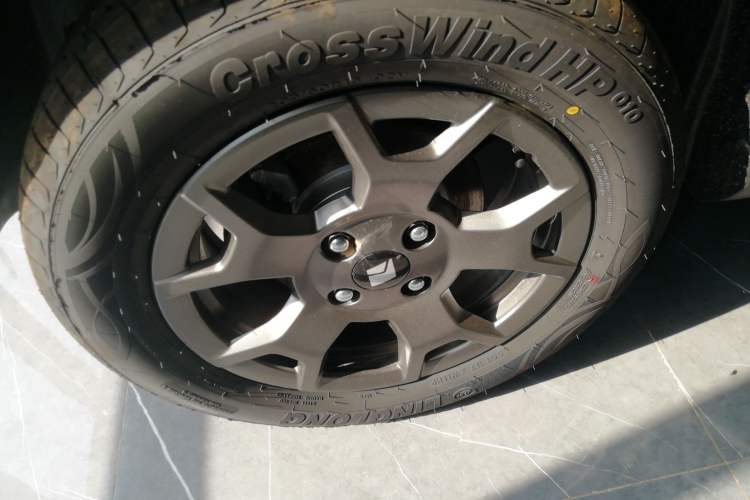 Used Baojun Spark EUV 2026 Model 401km Flagship Edition Right Rear Wheel Hub