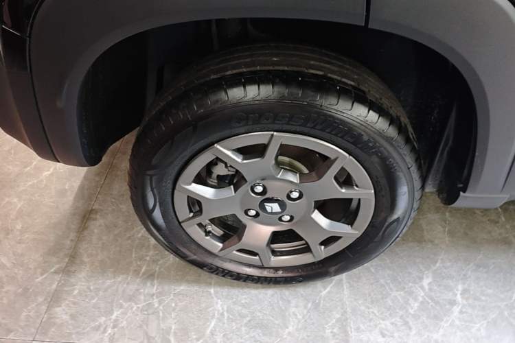 Used Baojun Spark EUV 2026 301km Flagship Edition Right Rear Wheel Hub