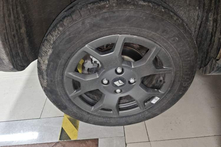Used Baojun Spark EUV 2026 301km Flagship Edition Right Rear Wheel Hub