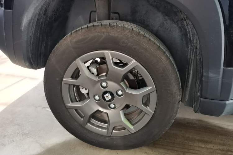 Used Baojun Spark EUV 2026 301km Flagship Edition Right Rear Wheel Hub