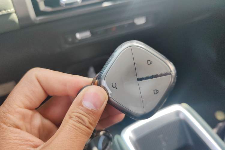 Used Baojun Spark EUV 2026 301km Flagship Edition Vehicle Key