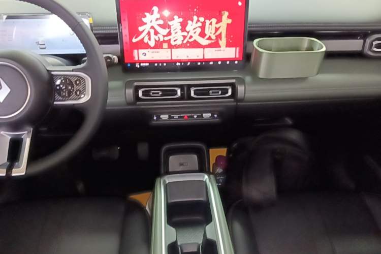 Used Baojun Spark EUV 2026 301km Flagship Edition Audio And AC Panel