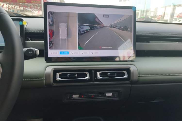 Used Baojun Spark EUV 2026 301km Flagship Edition Audio And AC Panel