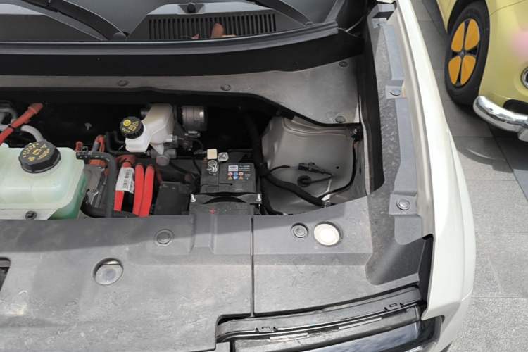 Used Baojun Spark EUV 2026 Model 501km Smart Luxury Edition Engine Bay Left