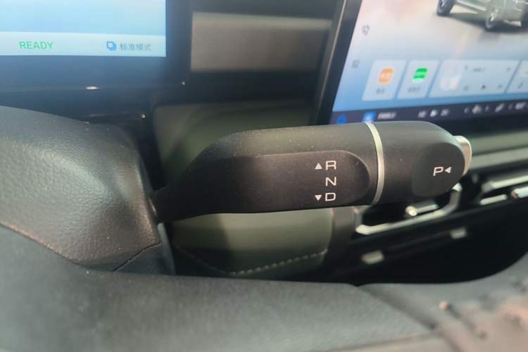 Used Baojun Spark EUV 2026 301km Flagship Edition Gear Lever