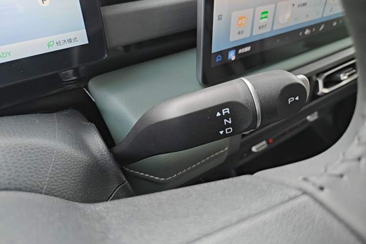 Used Baojun Spark EUV 2026 301km Flagship Edition Gear Lever