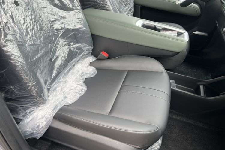 Used Baojun Spark EUV 2026 301km Flagship Edition Interior 14