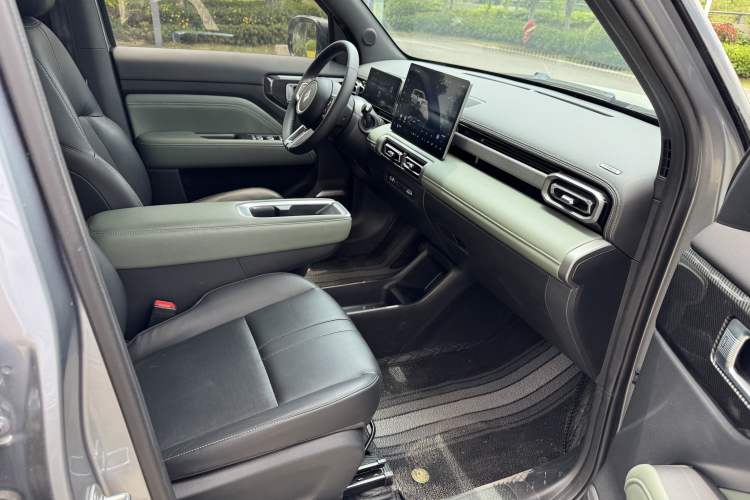 Used Baojun Spark EUV 2026 301km Flagship Edition Interior 4