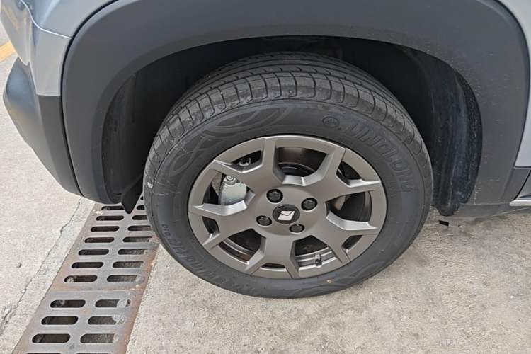 Used Baojun Spark EUV 2026 301km Flagship Edition Left Front Wheel Hub