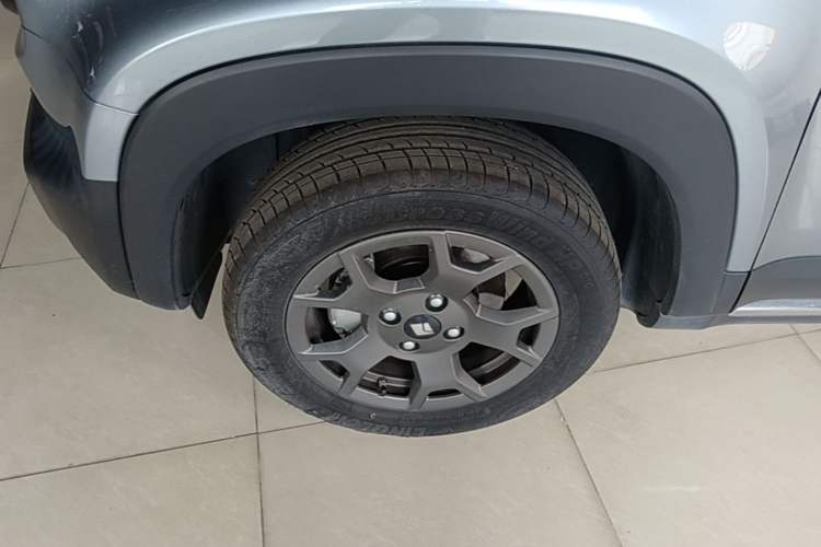 Used Baojun Spark EUV 2026 301km Flagship Edition Left Front Wheel Hub