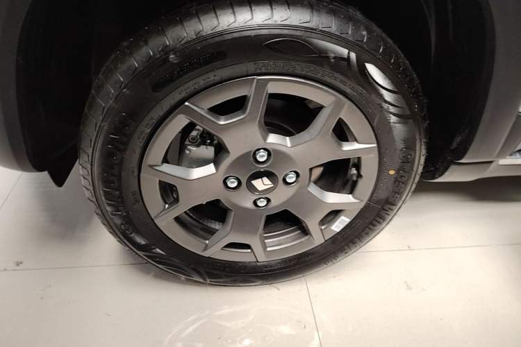 Used Baojun Spark EUV 2026 301km Flagship Edition Left Front Wheel Hub