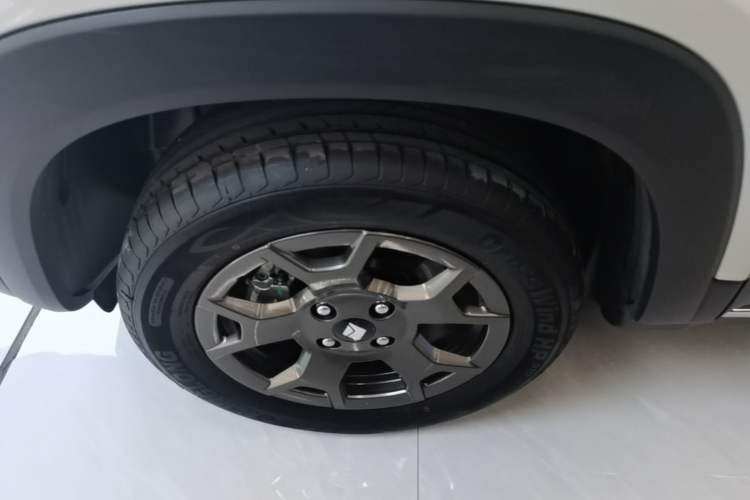 Used Baojun Spark EUV 2026 301km Flagship Edition Left Front Wheel Hub