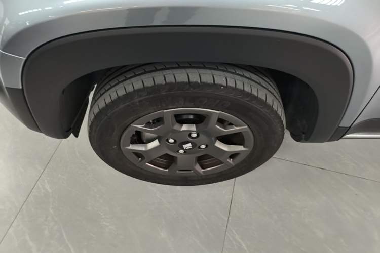 Used Baojun Spark EUV 2026 301km Flagship Edition Left Front Wheel Hub