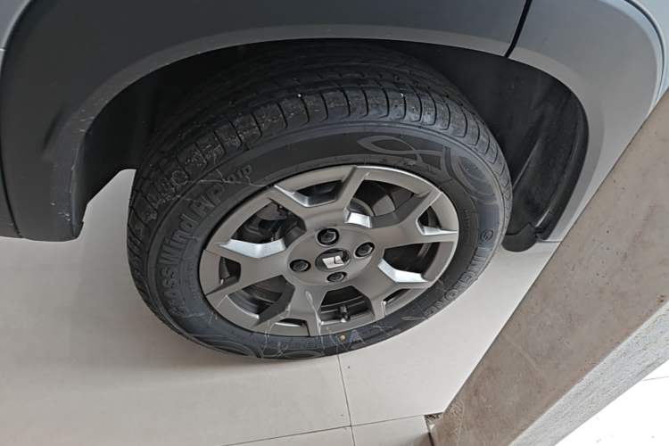 Used Baojun Spark EUV 2026 301km Flagship Edition Right Rear Wheel Hub