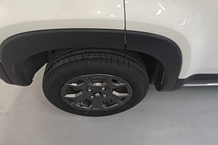 Used Baojun Spark EUV 2026 301km Flagship Edition Right Rear Wheel Hub