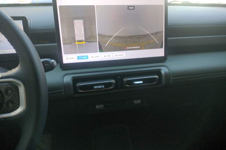 Used Baojun Spark EUV 2026 301km Flagship Edition Audio And AC Panel