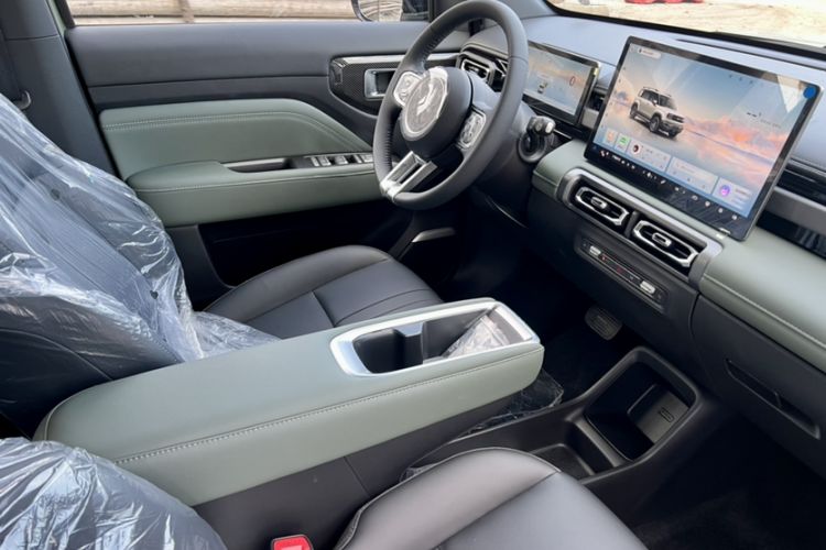 Used Baojun Spark EUV 2026 301km Flagship Edition Interior 7
