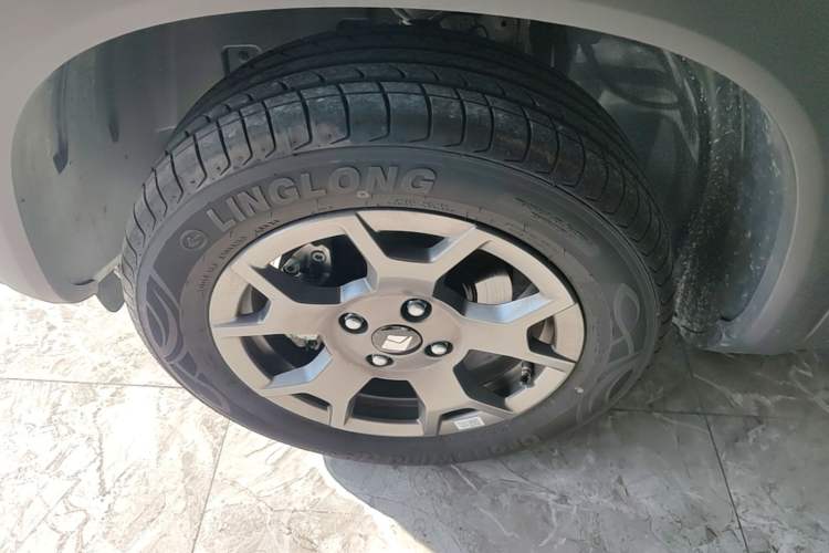 Used Baojun Spark EUV 2026 Model 401km Flagship Edition Left Front Wheel Hub