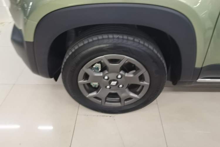 Used Baojun Spark EUV 2026 Model 401km Flagship Edition Left Front Wheel Hub