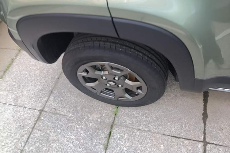 Used Baojun Spark EUV 2026 301km Flagship Edition Right Rear Wheel Hub