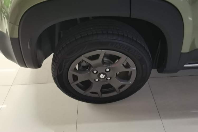 Used Baojun Spark EUV 2026 Model 401km Flagship Edition Right Rear Wheel Hub