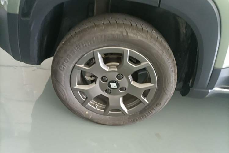 Used Baojun Spark EUV 2026 Model 501km Flagship Edition Right Rear Wheel Hub