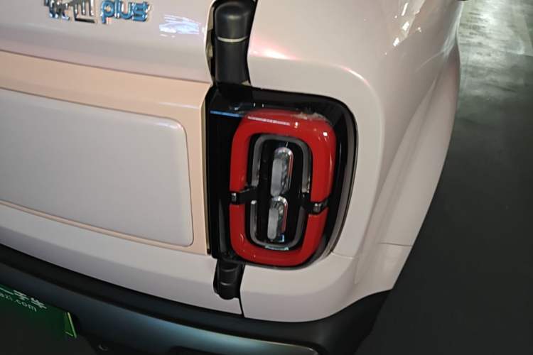 Used Baojun Spark EUV 2026 Model 501km Flagship Edition Right Rear Taillight