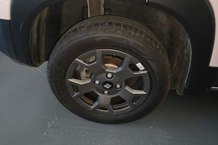 Used Baojun Spark EUV 2026 Model 501km Flagship Edition Right Rear Wheel Hub