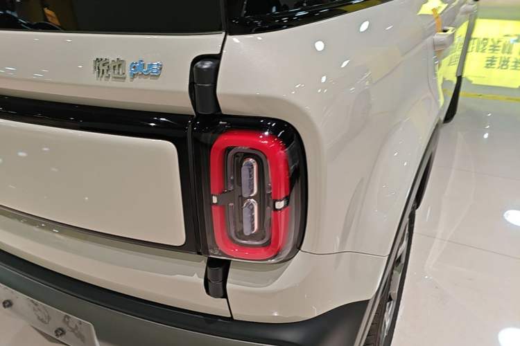 Used Baojun Spark EUV 2026 301km Flagship Edition Exterior 3