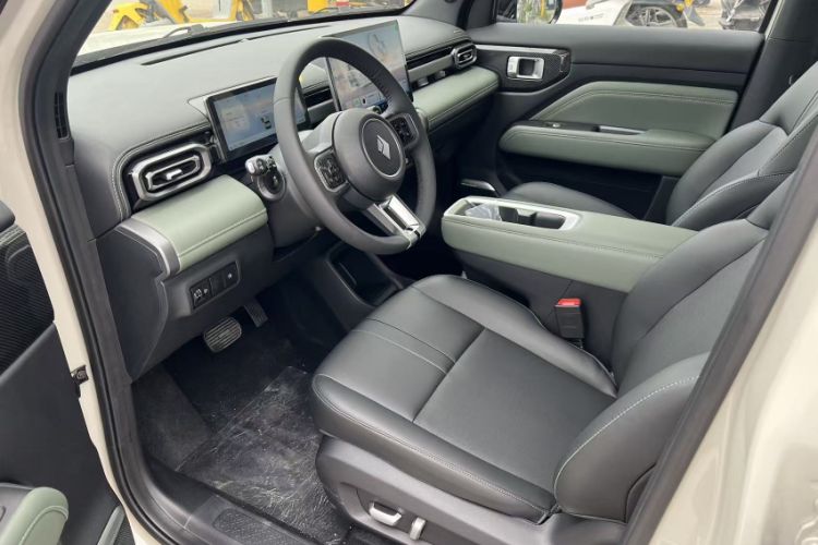 Used Baojun Spark EUV 2026 301km Flagship Edition Interior 5