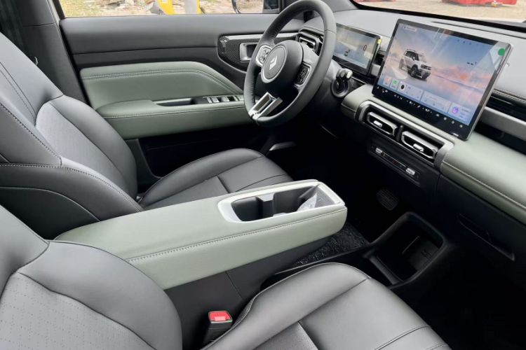 Used Baojun Spark EUV 2026 301km Flagship Edition Interior 8