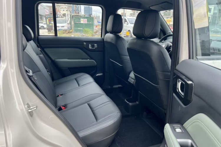 Used Baojun Spark EUV 2026 301km Flagship Edition Interior 9