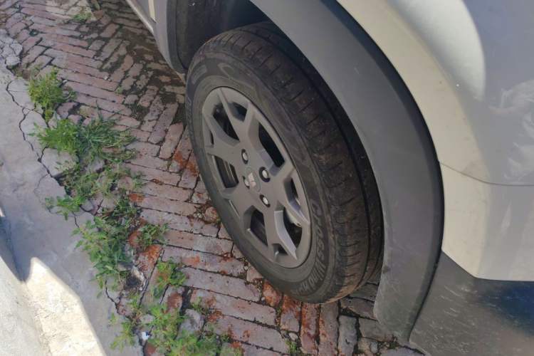 Used Baojun Spark EUV 2026 301km Flagship Edition Right Front Wheel Hub