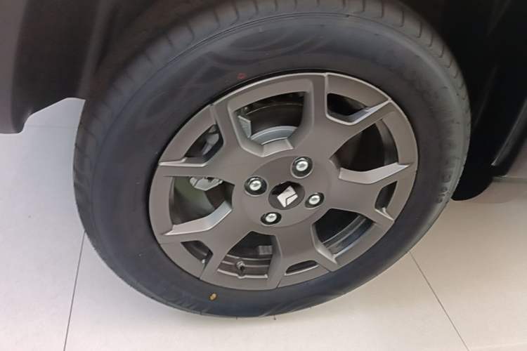Used Baojun Spark EUV 2026 301km Flagship Edition Right Rear Wheel Hub