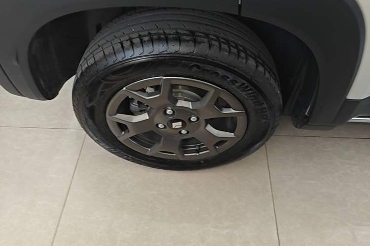 Used Baojun Spark EUV 2026 Model 501km Flagship Edition Right Rear Wheel Hub