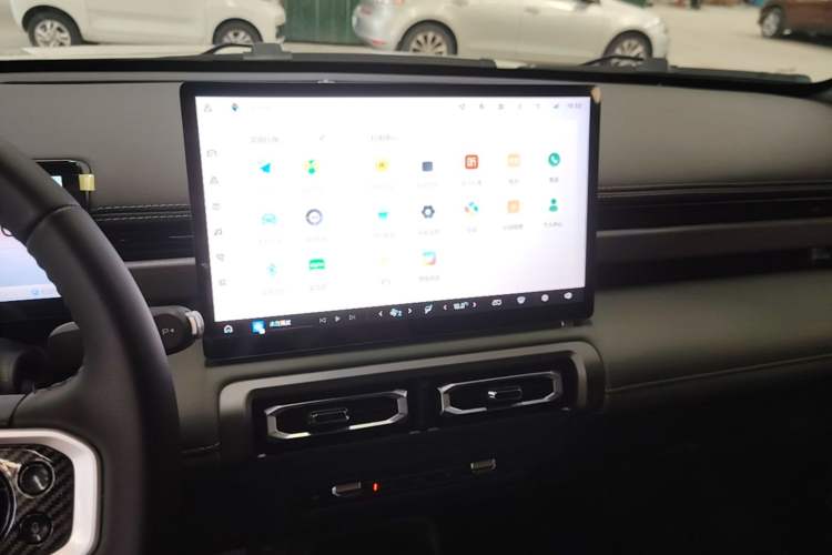 Used Baojun Spark EUV 2026 Model 401km Flagship Edition Audio And AC Panel