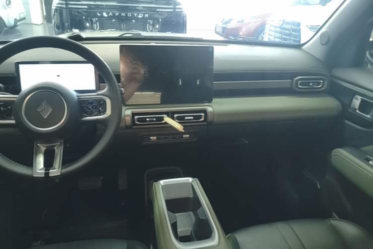 Used Baojun Spark EUV 2026 301km Flagship Edition Audio And AC Panel