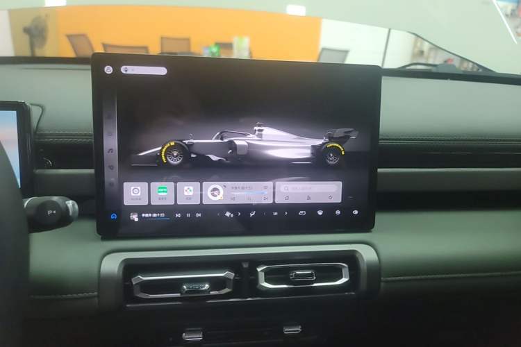Used Baojun Spark EUV 2026 301km Flagship Edition Audio And AC Panel