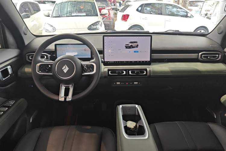 Used Baojun Spark EUV 2026 301km Flagship Edition Center Console