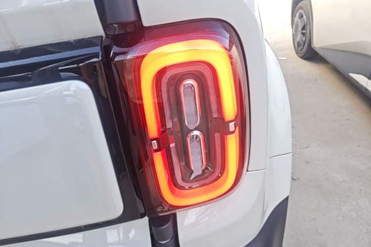 Used Baojun Spark EUV 2026 301km Flagship Edition Exterior 3