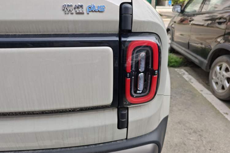 Used Baojun Spark EUV 2026 301km Flagship Edition Exterior 3