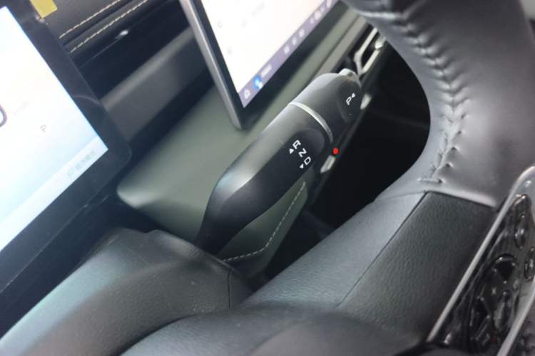 Used Baojun Spark EUV 2026 301km Flagship Edition Gear Lever